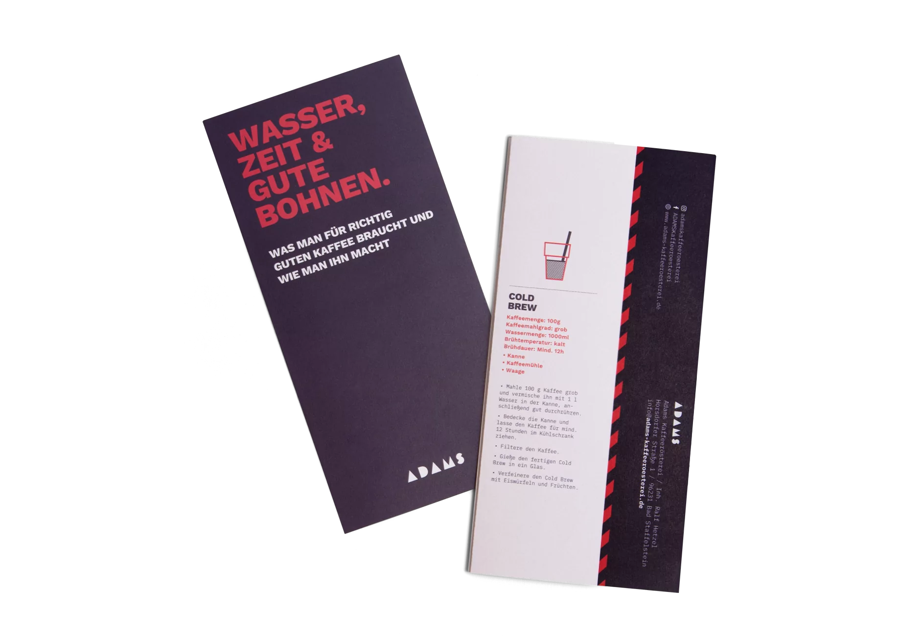 Ein Dreifalz-Flyer von Adams Kaffeerösterei mit Tipps für den perfekten Kaffee